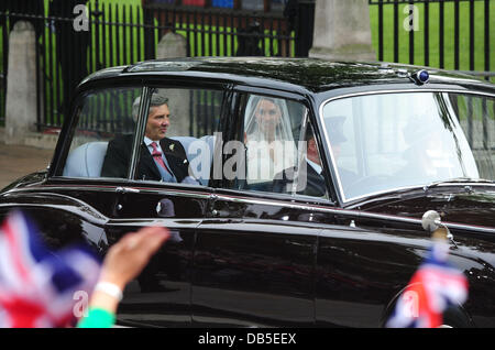 Catherine, Herzogin von Cambridge aka Kate Middleton Ankunft mit ihrem Vater Michael Middleton die Hochzeit von Prinz William und Catherine, Herzogin von Cambridge aka Kate Middleton - Westminster Abbey London, England - 29.04.11 Stockfoto