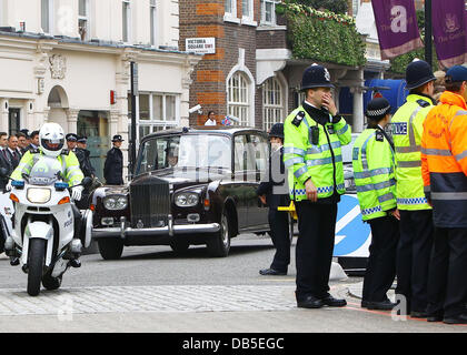 Atmosphäre Catherine Middleton verlässt das Goring Hotel die Hochzeit von Prinz William und Catherine Middleton - The Goring Hotel in London, England - 29.04.11 Stockfoto