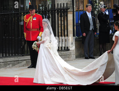 Catherine, Herzogin von Cambridge aka Kate Middleton Ankunft mit ihrem Vater Michael Middleton die Hochzeit von Prinz William und Catherine, Herzogin von Cambridge aka Kate Middleton - Westminster Abbey London, England - 29.04.11 Stockfoto
