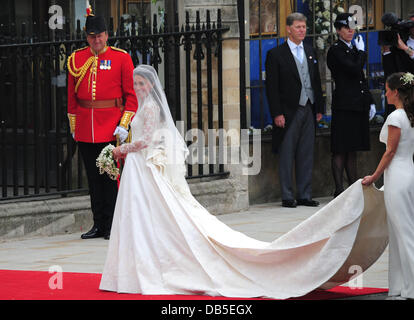 Catherine, Herzogin von Cambridge aka Kate Middleton Ankunft mit ihrem Vater Michael Middleton die Hochzeit von Prinz William und Catherine, Herzogin von Cambridge aka Kate Middleton - Westminster Abbey London, England - 29.04.11 Stockfoto