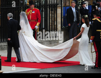 Catherine, Herzogin von Cambridge aka Kate Middleton Ankunft mit ihrem Vater Michael Middleton die Hochzeit von Prinz William und Catherine, Herzogin von Cambridge aka Kate Middleton - Westminster Abbey London, England - 29.04.11 Stockfoto
