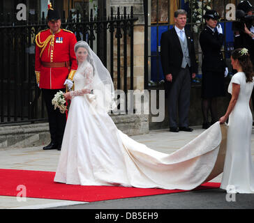 Catherine, Herzogin von Cambridge aka Kate Middleton Ankunft mit ihrem Vater Michael Middleton die Hochzeit von Prinz William und Catherine, Herzogin von Cambridge aka Kate Middleton - Westminster Abbey London, England - 29.04.11 Stockfoto