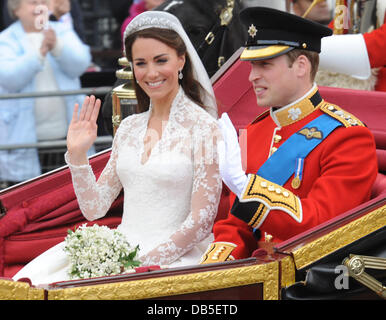 Catherine Middleton, Herzogin von Cambridge und Prinz William, Herzog von Cambridge die Hochzeit von Prinz William und Catherine Middleton - Parlament SquareDepartures London, England - 29.04.11 Stockfoto