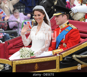 Catherine Middleton, Herzogin von Cambridge und Prinz William, Herzog von Cambridge die Hochzeit von Prinz William und Catherine Middleton - Parlament SquareDepartures London, England - 29.04.11 Stockfoto