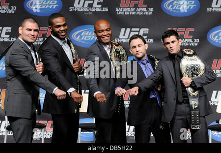 Cain Velasquez, Jon Jones Anderson Silva, Frankie Edgar und Dominick Cruz UFC Super7 Sitzung bei der Ricoh Coliseum Toronto, Kanada - 29.4.11 Stockfoto