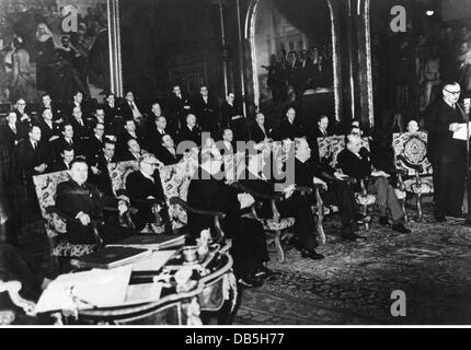 Politik, Verträge, Vertrag von Brüssel, Unterzeichnung, Rede des britischen Außenministers Ernest Bevin, Brüssel, 17.3.1948, Zusatzrechte-Clearences-nicht verfügbar Stockfoto