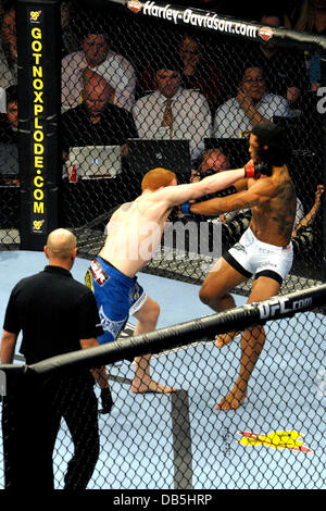 Ben Henderson Vs Mark Bocek UFC 129 - Leichtgewicht Kampf statt im Rogers Centre. Toronto, Kanada - 30.04.11 Stockfoto