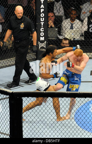 Ben Henderson Vs Mark Bocek UFC 129 - Leichtgewicht Kampf statt im Rogers Centre. Toronto, Kanada - 30.04.11 Stockfoto