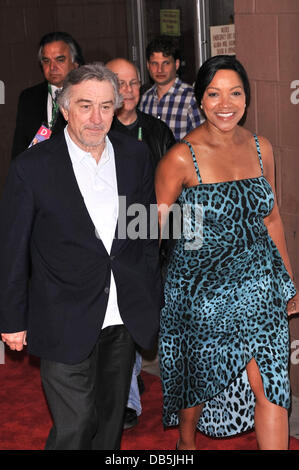 Robert de Niro und Grace Hightower 2011 Tribeca Film Festival Premiere "Brautpaar" beim SVA Theater - Ankunft New York City, USA - 30.04.11 Stockfoto