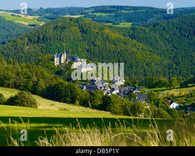 Burg Lauenstein und Nachbarschaft in der Nähe von Ludwigsstadt, Upper Franconia, Bayern, Deutschland Stockfoto