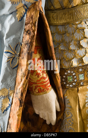 Hülse Detail der Schaufensterpuppe in Papier-Kostüm Stockfoto