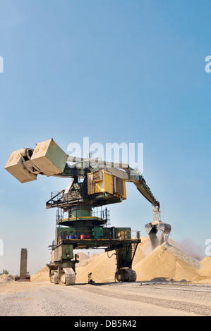 riesigen Schaufelradbagger innerhalb der Baustelle Stockfoto