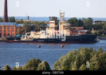 "Moskwa" Eisbrecher und dem Eisbrecher "Kapitan M Izmaylov" Schiffe. Kronshtadt Hafen. Russland Stockfoto