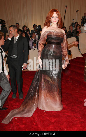 Christina Hendricks Alexander McQueen: Savage Beauty "Costume Institute Gala 2011 am Metropolitan Museum of Art New York City, USA - 02.05.11 Stockfoto