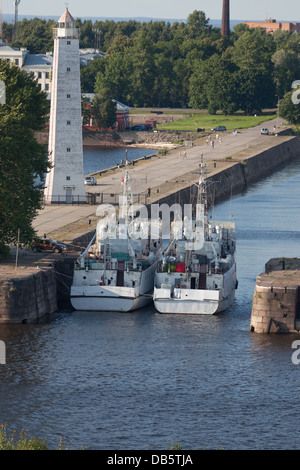 Russische neue Marine Schiffe im Hafen von Kronshtadt. Russland Stockfoto