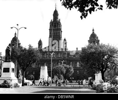 Geographie / Reisen, Großbritannien, Glasgow, Gebäude, Rathaus, George Square, 1960er, 60er, 20. Jahrhundert, historisch, historisch, Westeuropa, Schottland, Gebäude, Gebäude, Architektur, Außenansicht, Fußgänger, Passanten, Passanten, Passanten, Innenstadt, Innenstadt, Stadtzentrum, Stadtzentrum, Stadtkern, Menschen, zusätzliche-Rechte-Clearences-nicht verfügbar Stockfoto