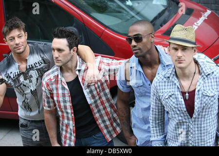 Duncan James, Antony Costa, Simon Webb, Lee Ryan von Blue Stars außerhalb der ITV-TV-Studios London, England - 03.05.11 Stockfoto