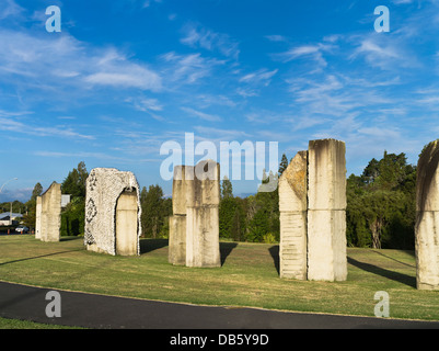 dh Hamilton Gardens HAMILTON Neuseeland Maori Erbe Skulpturen am Eingang zum Garten Bildhauer Chris Booth Stockfoto