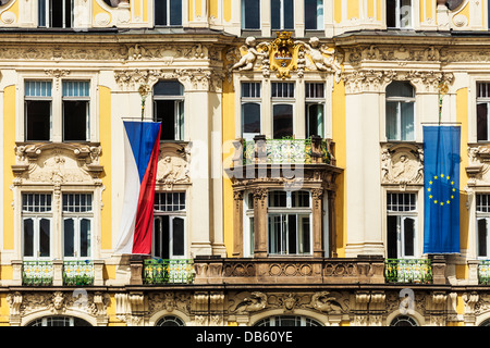 Die Jugendstil-Fassade des Ministeriums für Regionalentwicklung am Altstädter Ring, Prag. Stockfoto