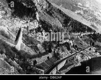 Katastrophen, Lawinen, Prävention, Lawinenbarrieren an der Gotthardbahn zwischen Axennberg-Tunnel und Sulzecktunnel, Uri, Schweiz, 1930er Jahre, Zusatzrechte-Freiungen-nicht vorhanden Stockfoto