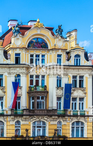 Die Jugendstil-Fassade des Ministeriums für Regionalentwicklung im Altstädter Ring, Prag, Prag. Stockfoto