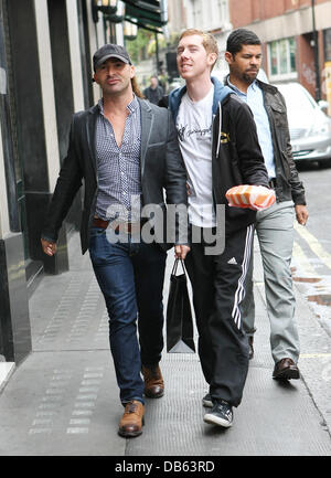 Louie Spence außerhalb der Ivy Restaurant London, England - 05.05.11 Stockfoto