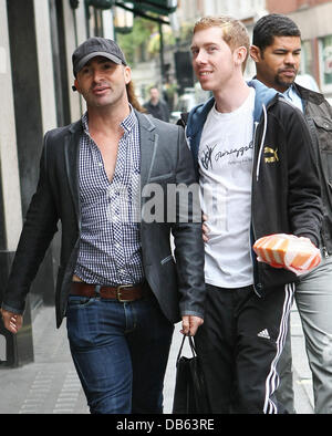 Louie Spence außerhalb der Ivy Restaurant London, England - 05.05.11 Stockfoto