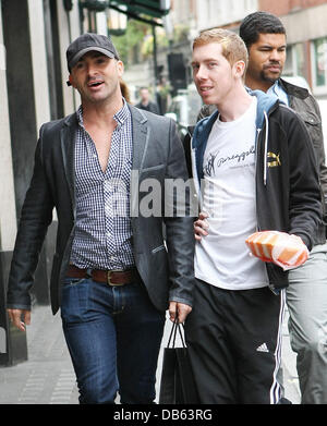 Louie Spence außerhalb der Ivy Restaurant London, England - 05.05.11 Stockfoto