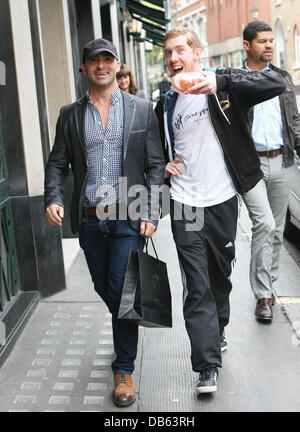 Louie Spence außerhalb der Ivy Restaurant London, England - 05.05.11 Stockfoto