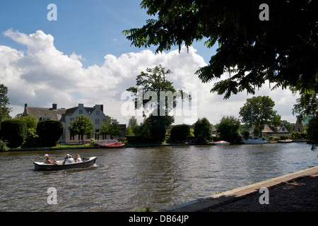 idyllischer Flusslandschaft in Loenen Aan de Vecht, Utrecht, die Niederlande, einer der schönsten Regionen des Landes. Stockfoto