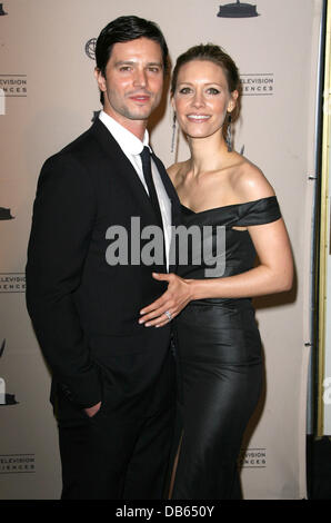 Jason Behr und KaDee Strickland The Academy of Television Arts & Sciences 4. Jahrestagung "Television Academy ehrt" Gala statt im The Beverly Hills Hotel - Ankunft Los Angeles, Kalifornien - 05.05.11 Stockfoto