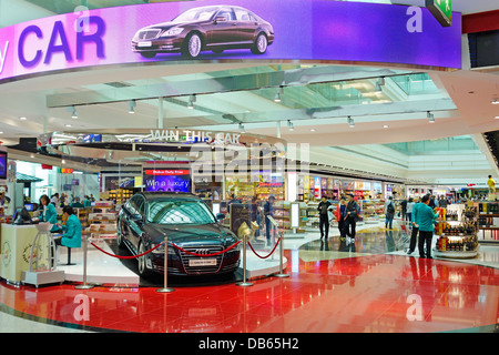 Duty free Shop am Dubai International Airport. Dubai, Vereinigte Arabische Emirate. Stockfoto