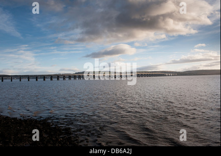 Die kultigen Tay Schiene Brücke über den Firth of Tay, Schottland. Stockfoto