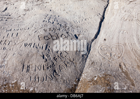 Geschnittene Namen in versteinerten Dünen in der Nähe von Costa del Silencio, Teneriffa, Kanarische Inseln, Spanien Stockfoto