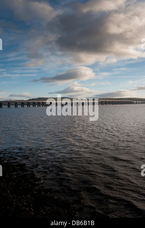 Die kultigen Tay Schiene Brücke über den Firth of Tay, Schottland. Stockfoto