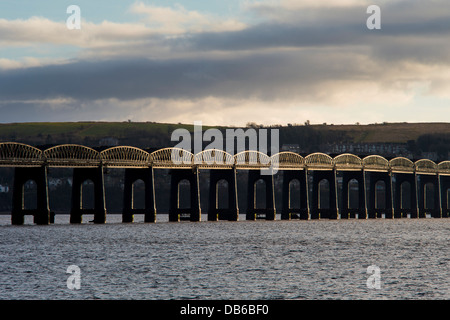 Die kultigen Tay Schiene Brücke über den Firth of Tay, Schottland. Stockfoto