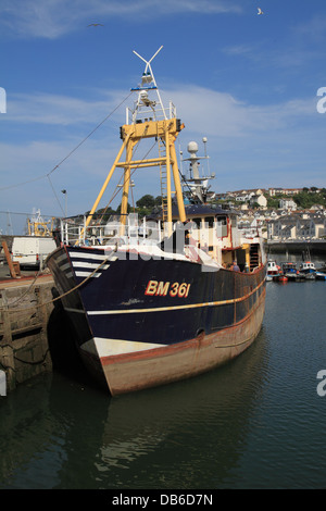 Kommerzielle Fischerei Trawler unterziehen Reparaturen und Überholung bei Brixham, Devon, England, UK. Stockfoto