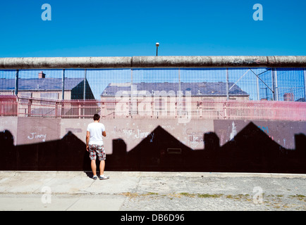 Fotografie Ausstellung von Kai Wiedenhofer Wand an Wand angezeigt auf Berliner Mauer an der East Side Gallery in Berlin Deutschland Stockfoto