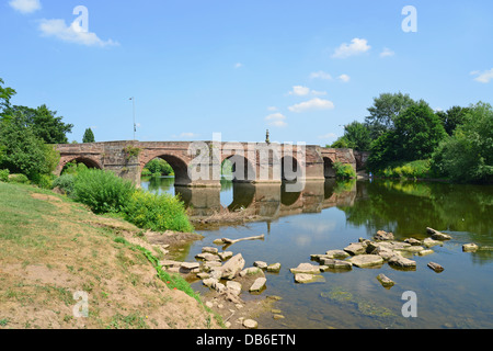 Alte Steinbrücke über den Fluss Wye, Ross-on-Wye (Rhosan Ar Wy), Herefordshire, England, Vereinigtes Königreich Stockfoto