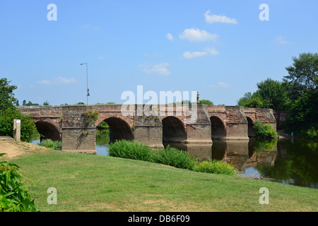 Alte Steinbrücke über den Fluss Wye, Ross-on-Wye (Rhosan Ar Wy), Herefordshire, England, Vereinigtes Königreich Stockfoto