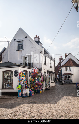 Geschenk-Shop auf der Cobbled Straße Lin das Schutzgebiet von Kai Hill in Lymington Hampshire Stockfoto
