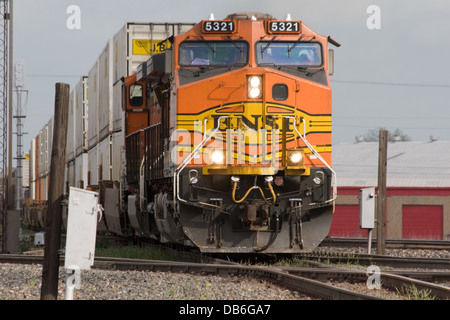 BNSF Diesellokomotiven Kopf eines Güterzuges in Saginaw Texas USA Stockfoto
