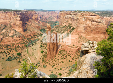Spider Rock angesehen vom Südrand in Canyon de Chelly National Monument, Chinle, Arizona, USA Stockfoto