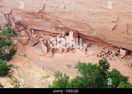 Antilope Haus, alten Anasazi Klippe Wohnung, gesehen vom North Rim, Canyon de Chelly National Monument, Chinle, Arizona, USA Stockfoto