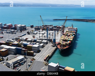 dh Napier Harbour NAPIER NEW ZEALAND Container Schiff angeschobelt Hafen Wharf Container Verladen Hafen Dock Cargo Container Stockfoto