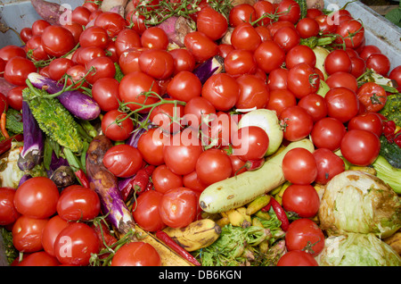 Obst & Verschwendung von pflanzlichen Lebensmitteln Stockfoto