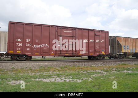 HiCube BNSF Boxcar in Güterzug in Saginaw Texas USA Stockfoto