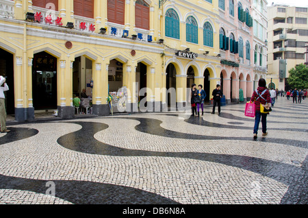 China, Macau. Historisches Zentrum von Macao, Largo Senado (aka Senado Square), Neo-klassischen portugiesischen Stil. Stockfoto