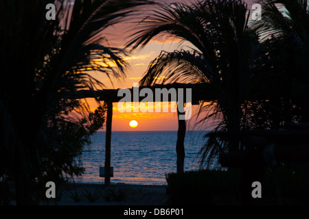 Farbenprächtigen Sonnenuntergang in Mexiko, der Insel holbox Stockfoto