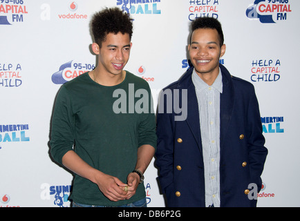 Rizzle Kicks kommen für die Capital FM Sommer Ball, Wembley Stadium, London, Sonntag, Juni. 9, 2013. Stockfoto